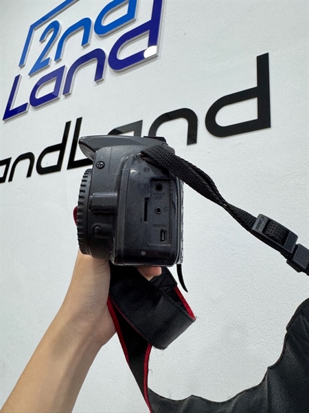 Máy ảnh Canon Kiss Digital - Màu đen - Ngoại hình 96% - Mất miếng cao su - Body, kèm thẻ 8GB + sạc + pin 1