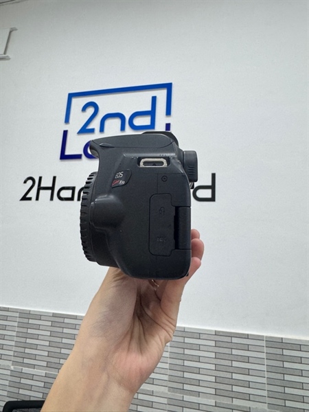 Máy ảnh Canon Kiss X10 - Màu đen - Ngoại hình 98% - Nhiều điểm chết pixel - Body, kèm 1 pin + sạc 1