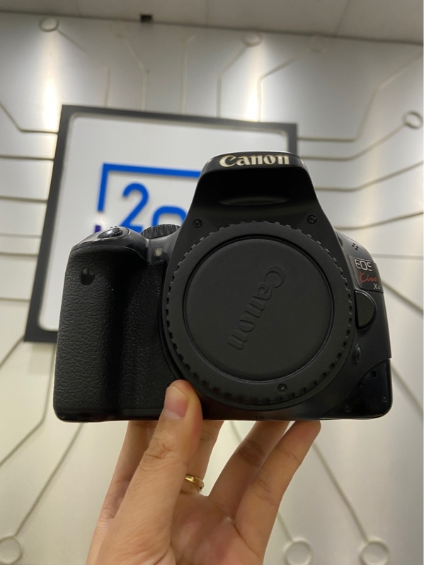 Máy Ảnh Canon Kiss X4 (550D) - Màu đen - Ngoại hình: 97.5% - Kèm túi + 1 pin + 1 sạc + 1 thẻ 4GB