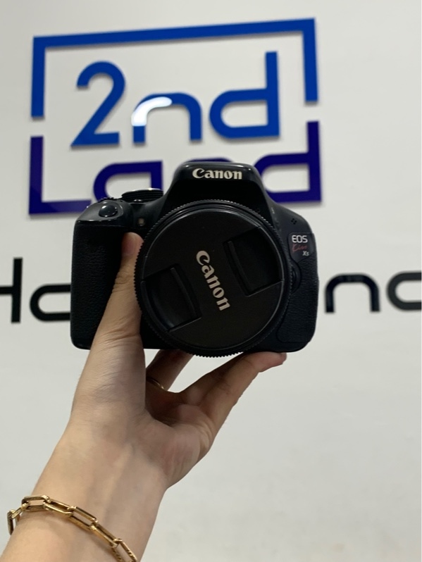 Máy ảnh Canon Kiss X5 - 28k shot - Màu đen - Ngoại hình: 96% - Màn tối 4 góc - Kèm 1 pin + sạc lens kit 18-55mm IS STM bụi trong mốc rễ -