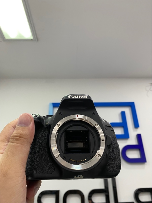 Máy ảnh Canon Kiss X5 ( EOS 600D ) - 22k shot - Màu đen - Ngoại hình: 97% - Màn ám hồng Body