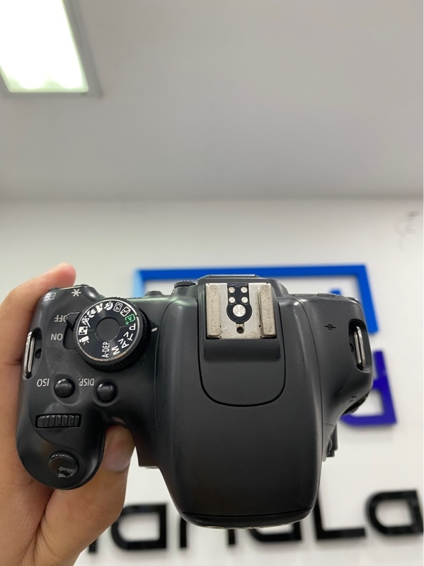 Máy ảnh Canon Kiss X5 ( EOS 600D ) - 22k shot - Màu đen - Ngoại hình: 97% - Màn ám hồng Body