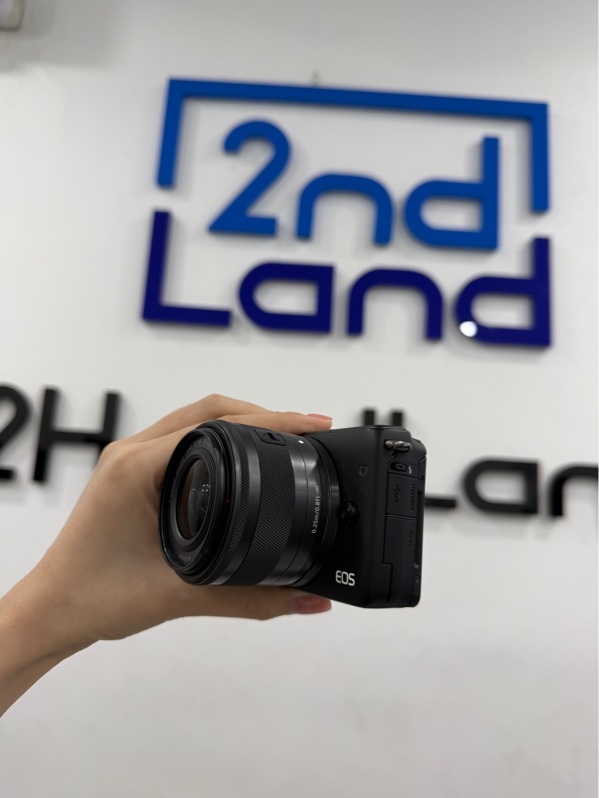 Máy ảnh Canon M10 - Màu đen - Ngoại hình 97% - Màn trầy , tối màn nhẹ , viền trầy - Kèm 3 pin ( 2 lô 1 zin) , 1 sạc , lens EF-M 15-45mm, f3.5-6.3 IS STM