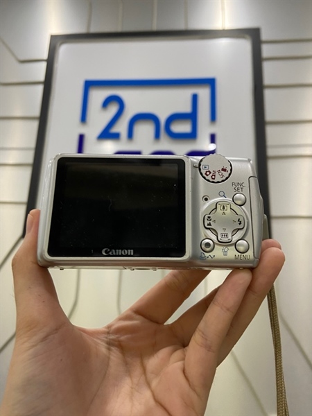 Máy ảnh Canon Powershot A470 - Màu bạc - Ngoại hình: 97% - Kẹt lá che lens, màn trầy, màn bị loạng sáng, hết pin cmos , mất nắp cổng kết nối - Kèm 4 pin 2a, dock sạc, thẻ nhớ 2GB - không bảo hành 2