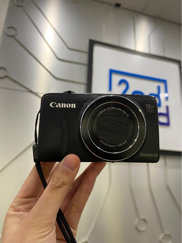 Máy ảnh Canon PowerShot SX600HS - Màu đen - Ngoại hình: 98% - Màn ám viền đen nặng , hết pin Cmos - Kèm Lens 18x IS , 4.5-81.0mm , 1:3.8-6.9 + túi + Box + 1 pin