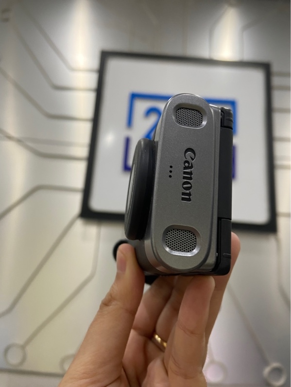 Máy ảnh Canon PowerShot V10 - Màu đen - Ngoại hình: 97% - Xước mèo nhẹ - Kèm dây sạc