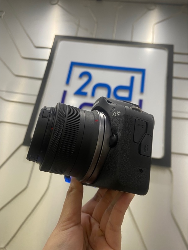 Máy Ảnh Canon R100 - Màu đen - Ngoại hình: 98% - Kèm túi + 1 sạc + 1 pin + Lens kit RF-S 18-45mm f/4.5-6.3 IS STM
