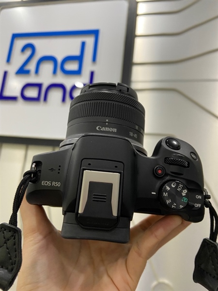 Máy ảnh Canon R50 - Màu đen - Ngoại hình: 98% - Kèm túi + 2 pin ( 1 pin zin + 1 pin linh kiện ) + dock sạc + lens 18-45mm 2