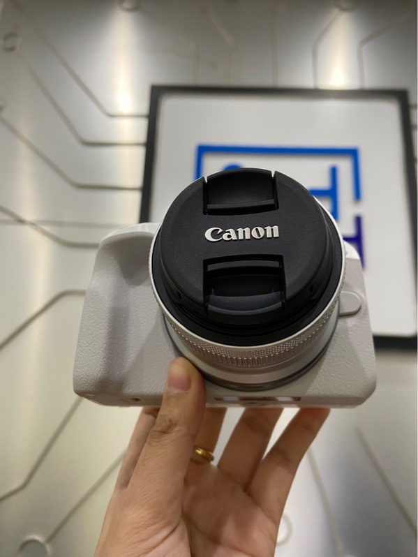 Máy ảnh Canon R50 - Màu trắng - Ngoại hình: 98% - Kèm lens kit RF 18-45mm IS STM, 1 pin ,1 sạc , nắp chụp