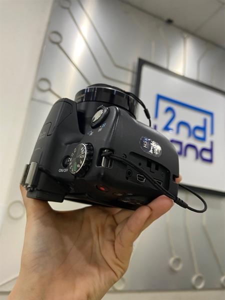 Máy ảnh Canon SX50HS - Màu đen - Ngoại hình: 97% - Màn tối viền, trầy ống ngắm, nhiều đốm đen, mất nắp cổng kết nối, mất đệm báng tay cầm - Kèm 1 pin + dock sạc 3