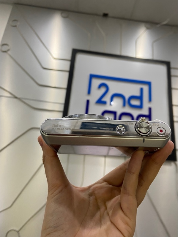 Máy Ảnh Casio ZS180 - Độ Phân Giải 16.1mp - Zoom quang 12.5x (24-300mm) - Màu bạc - Ngoại hình: 97% - Xước tróc nhiều chỗ , màn xước - Kèm sạc + thẻ nhớ + pin