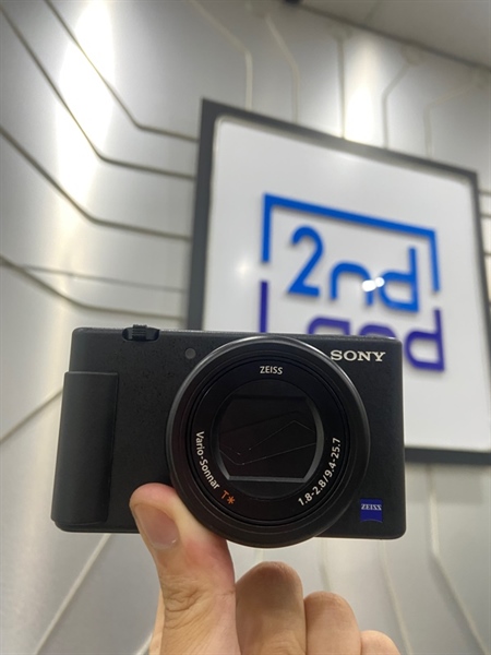 Máy ảnh Compact Sony ZV1 Zeiss - 1.8-2.8/9.4-25.7 - Màu đen - Ngoại hình 98% - Body