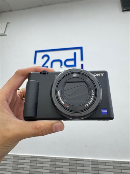 Máy ảnh Compact Sony ZV1 Zeiss 1.8-2.8|9.4-25.7 - Màu đen - Ngoại hình: 98% - Body, kèm sạc + 2 pin, túi