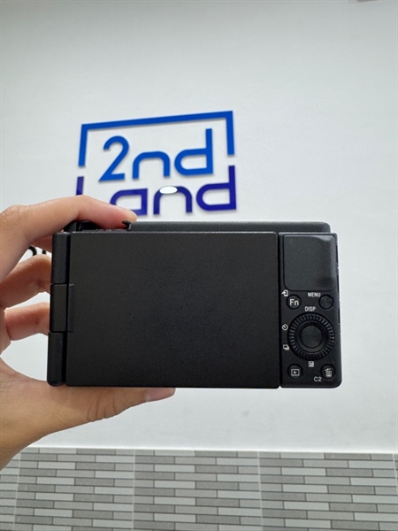 Máy ảnh Compact Sony ZV1 Zeiss 1.8-2.8|9.4-25.7 - Màu đen - Ngoại hình: 98% - Body, kèm sạc + 2 pin, túi 2