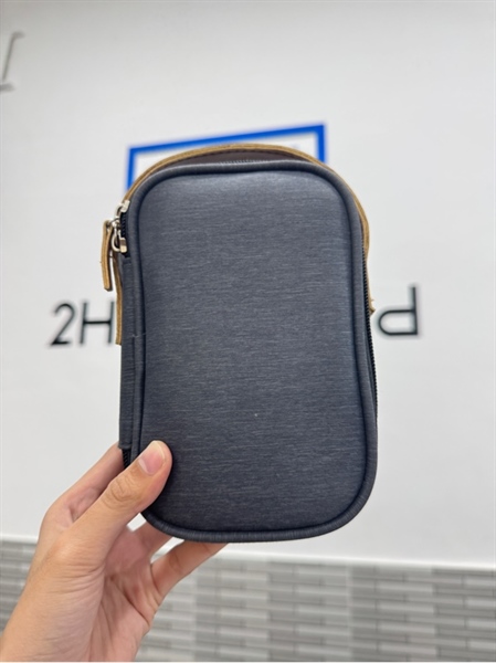 Máy ảnh Compact Sony ZV1 Zeiss 1.8-2.8|9.4-25.7 - Màu đen - Ngoại hình: 98% - Body, kèm sạc + 2 pin, túi 3