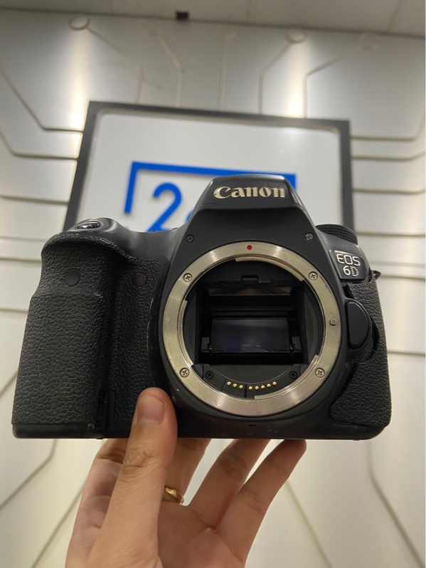 Máy Ảnh DSLR Canon EOS 6D - Màu Đen - Ngoại Hình: 97% - Màn Ám Viền Vàng Xước, mất nắp cao su trái, mất nắp chỉnh chế độ, bung cao su bám tay - Kèm 2 pin + sạc