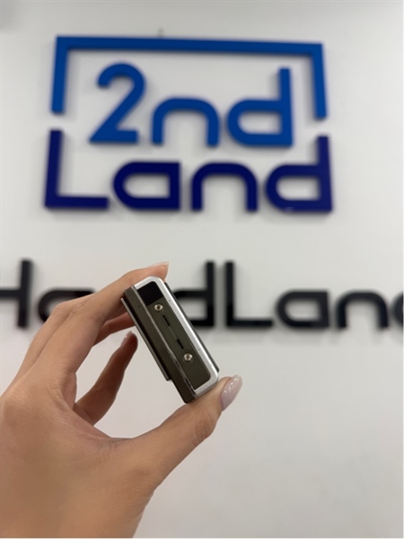 Máy ảnh Fujifilm FinePix Z100FD - Màu bạc - Ngoại hình 96% - Trầy xước , lens mốc nhẹ - Kèm sạc 2