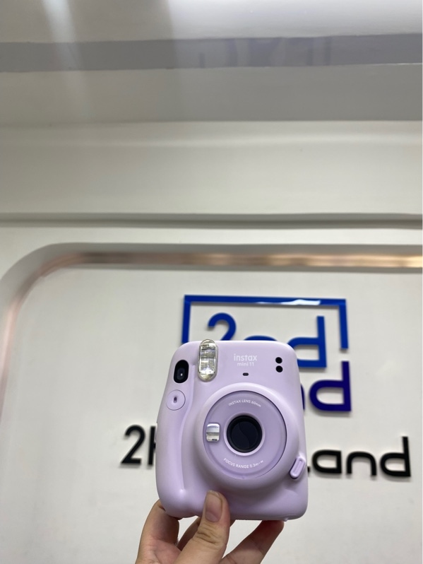 Máy ảnh Fujifilm Instax Mini 11 - Màu tím - Ngoại hình 96,5% - Mất nắp đậy pin , ống ngắm bị bụi trong - Body