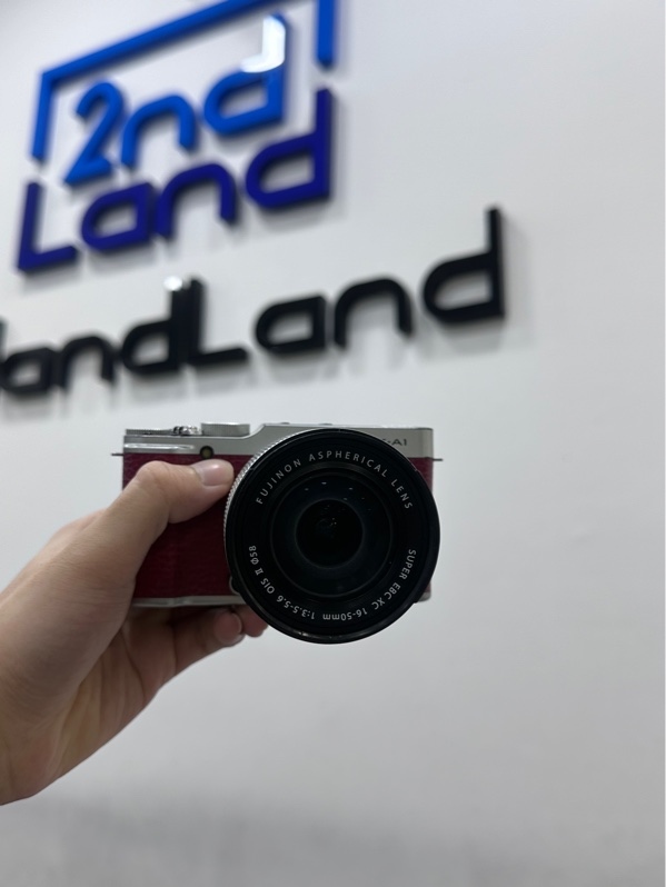Máy ảnh Fujifilm X-A1 - Màu đỏ - Ngoại hình 97% - Màn ám tối góc màn, Sensor xước 1 đường nhẹ, bụi trong - Kèm sạc + 1 Pin + Lens XC16-50mm F3.5-5.6 OIS II bụi trong nhẹ