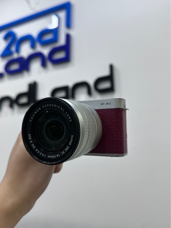 Máy ảnh Fujifilm X-A1 - Màu đỏ - Ngoại hình 97% - Màn ám tối góc màn, Sensor xước 1 đường nhẹ, bụi trong - Kèm sạc + 1 Pin + Lens XC16-50mm F3.5-5.6 OIS II bụi trong nhẹ