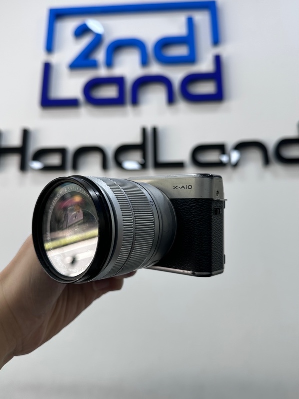 Máy ảnh FujiFilm X-A10 - Màu bạc - Ngoại hình 97% - Máy trầy cấn - Kèm túi + Lens kit 16-50mm + 1 pin + 1 Dây sạc