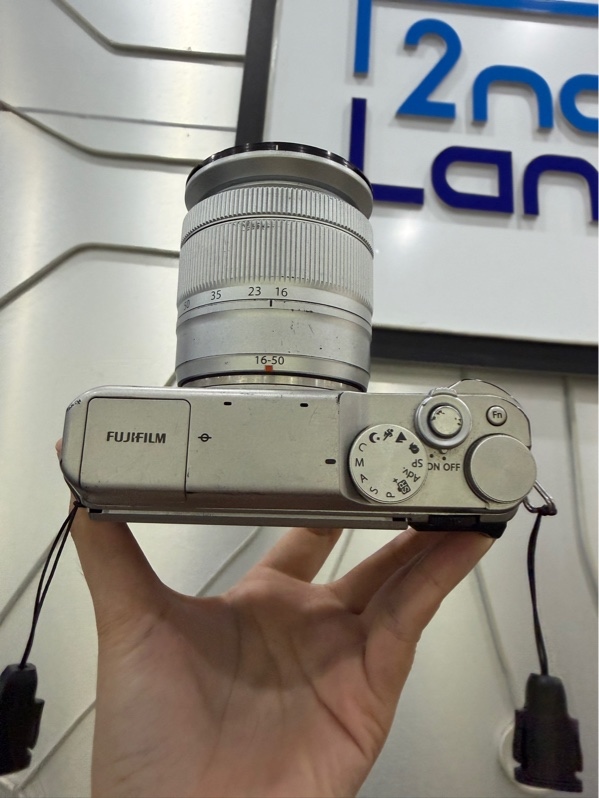 Máy ảnh Fujifilm X-A10 - Màu đen - Ngoại hình: 97% - Trầy thân, hết pin Cmos - Kèm sạc, 1pin, 1the nhớ 16gb, lens kít fujifilm XC 16-50mm, F3.5-5.6 OIS 2