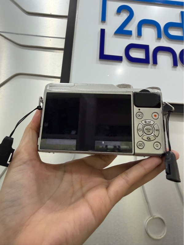 Máy ảnh Fujifilm X-A10 - Màu đen - Ngoại hình: 97% - Trầy thân, hết pin Cmos - Kèm sạc, 1pin, 1the nhớ 16gb, lens kít fujifilm XC 16-50mm, F3.5-5.6 OIS 2