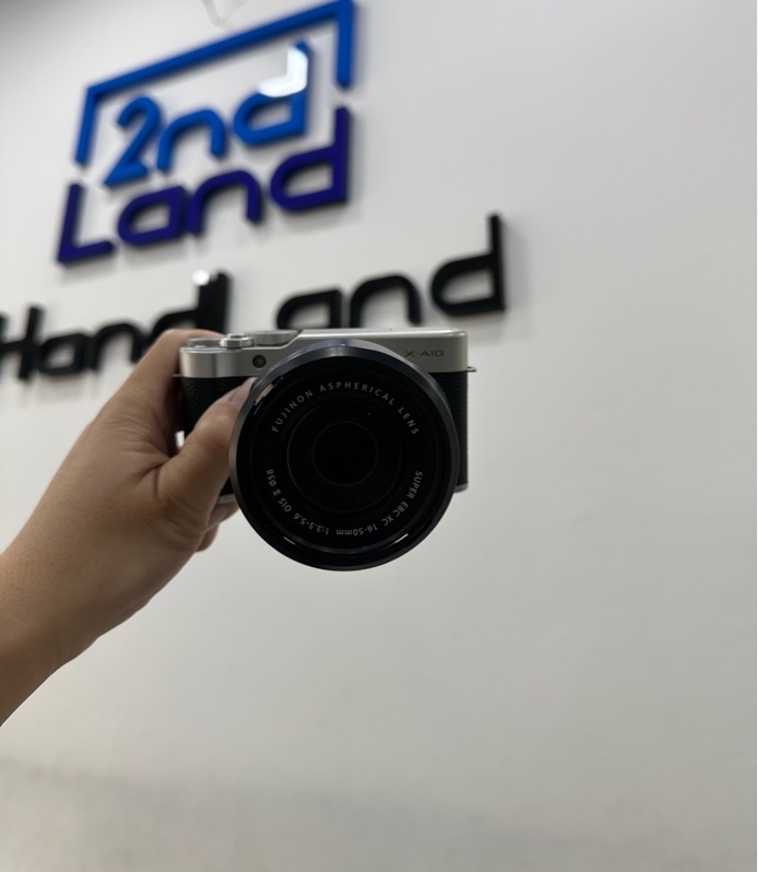 Máy ảnh Fujifilm X-A10 - Màu đen - Ngoại hình 98% - Kèm box + Lens kit XC16-50MM F3.5-5.6 OIS + Dock sạc cắm trực tiếp + 1 pin