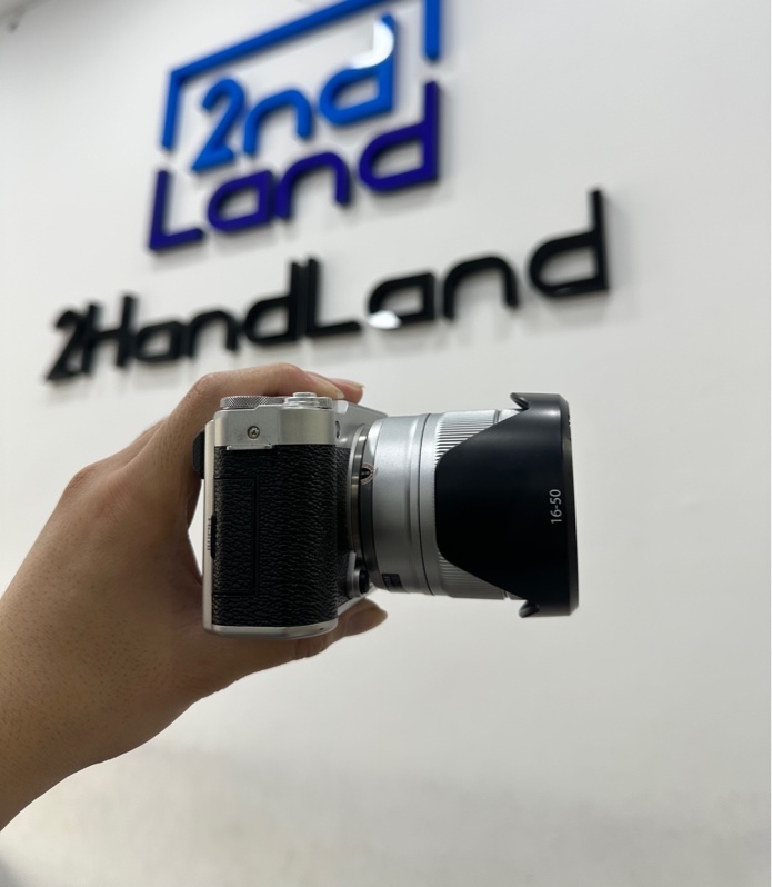 Máy ảnh Fujifilm X-A10 - Màu đen - Ngoại hình 98% - Kèm box + Lens kit XC16-50MM F3.5-5.6 OIS + Dock sạc cắm trực tiếp + 1 pin