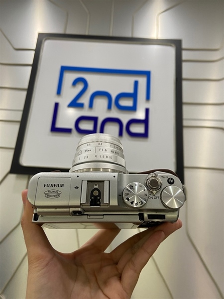 Máy ảnh Fujifilm X-A2 - Máy hàn - Màu bạc da nâu - Ngoại hình: 98% - Kèm túi + ốp bảo vệ + 1 pin + 1 sạc + 1 thẻ nhớ + lens kit 35mm F1.6 HDVIII 2