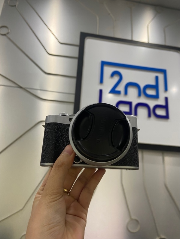 Máy ảnh Fujifilm X-A20 - Màu bạc - Ngoại hình: 98% - Kèm 1 pin, sạc, lens kit Fujifilm XC 15-45mm f/3.5-5.6 OIS PZ bụi nhẹ, túi