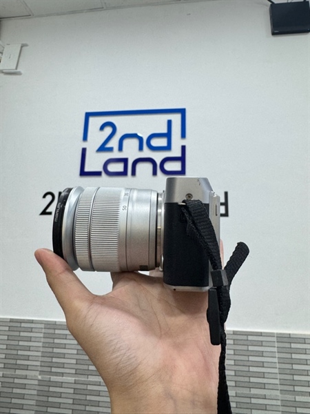 Máy ảnh Fujifilm X-A3 - Màu bạc - Ngoại hình 98% - Body, kèm lens kit 16-50mm 1:3 5-5.6 kèm sạc 1