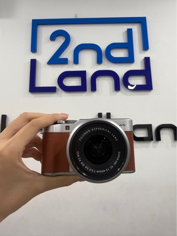 Máy ảnh Fujifilm X-A5 - Màu bạc - Ngoại hình 97% - Màn vàng nhẹ , màn trầy sensor trầy , trầy xước , xuống màu - Kèm 1 pin , 1 sạc , 1 thẻ 32GB , lens Fujinon Super EBC XC 15-45mm 1:3.5-5.6 OIS