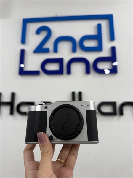 Máy ảnh Fujifilm X-A5 - Màu bạc - Ngoại hình 98% - màn vàng nhẹ , màn đốm nhẹ - Kèm 1 pin , 1 sạc trực tiếp vào máy , lens Fujinon XC 15-45mm 1:3.5-5.6 OIS PZ