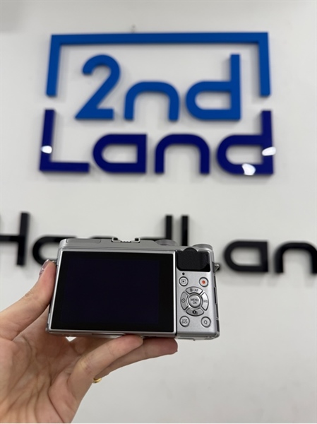 Máy ảnh Fujifilm X-A5 - Màu bạc - Ngoại hình 98% - màn vàng nhẹ , màn đốm nhẹ - Kèm 1 pin , 1 sạc trực tiếp vào máy , lens Fujinon XC 15-45mm 1:3.5-5.6 OIS PZ 1