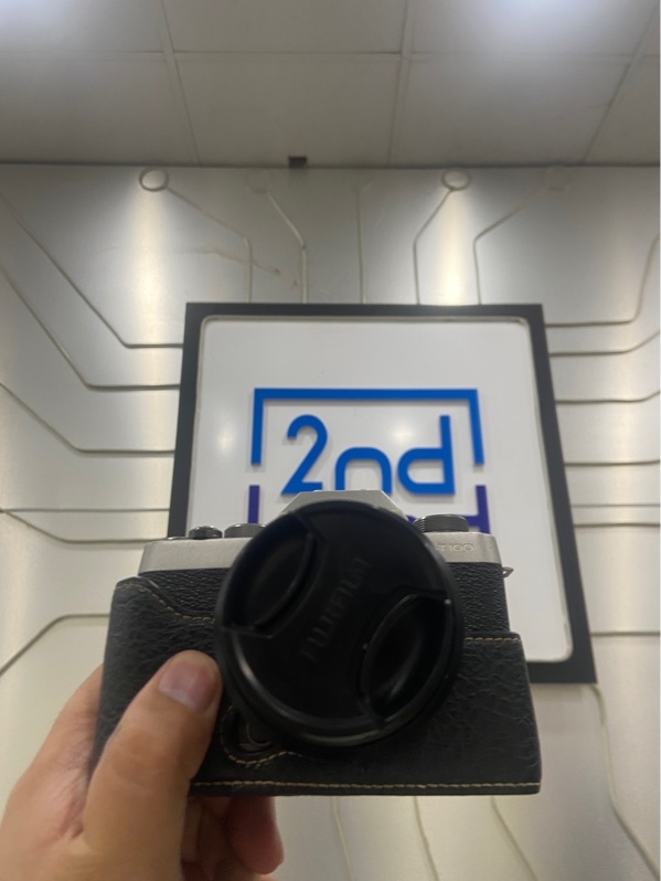 Máy ảnh Fujifilm X-T100 - Màu bạc - Ngoại hình: 97% - Trầy xước, màn liveview ám vàng - Kèm sạc + 1 Pin linh kiện + Lens kit 15-45mm