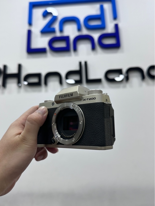 Máy ảnh Fujifilm X-T200 - Màu Champagne Gold - Ngoại hình 97% - Màn bụi trong - Kèm sạc linh kiện + 1 pin zin + 1 pin linh kiện