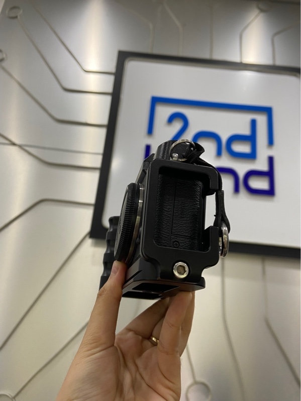 Máy ảnh Fujifilm X-T30 - Màu đen - Ngoại hình: 97% - mất thân nhựa - Kèm 2 pin + túi