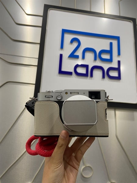 Máy ảnh Fujifilm X100VI - 14800 shot - Màu bạc - Ngoại hình: 97.5% - Kèm túi đựng + 3 pin + 1 bộ đọc thẻ + bao da 2 filter