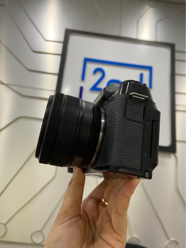 Máy Ảnh Fujifilm XT200 - Màu đen - Ngoại hình: 98% - Màn xước - Kèm 1 pin, Lens Kit Fujjiflim XC 15-45mm, f/3.5-5.6 OIS PZ