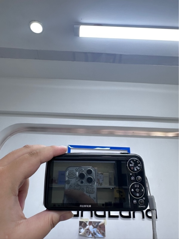 Máy ảnh kỹ thuật số Fujifilm FinePix REAL 3D W3 - Màu đen - Ngoại hình 97.5% - Kèm 2 pin ( 1 viên phồng nhẹ), túi