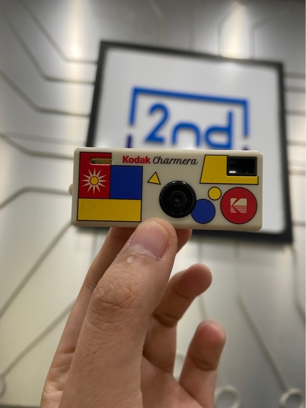 Máy Ảnh Kỹ Thuật Số Mini Móc Khoá Kodak Charmera - Màu xám - Ngoại hình: 97% - Kèm Box + Thẻ Kodak 32GB