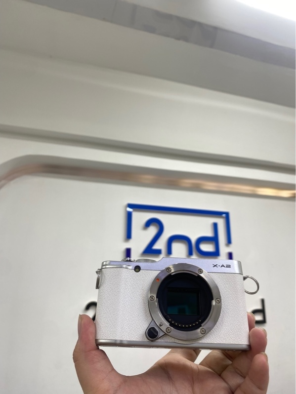Máy ảnh Mirrorless Fujifilm X-A2 - Màu bạc - Ngoại hình 97% - Kèm 1 pin, sạc