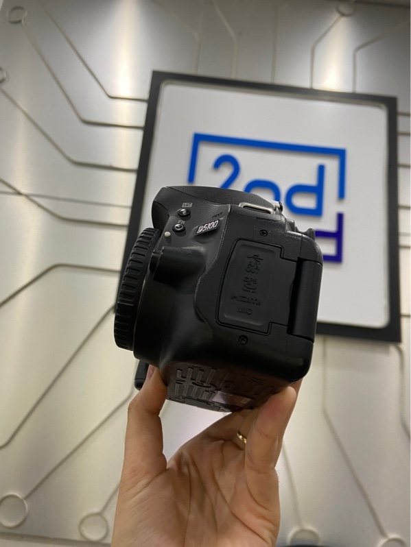 Máy ảnh Nikkon D5100 - Màu đen - Ngoại hình: 97% - Kèm túi, 2 thẻ nhớ , 1 pin