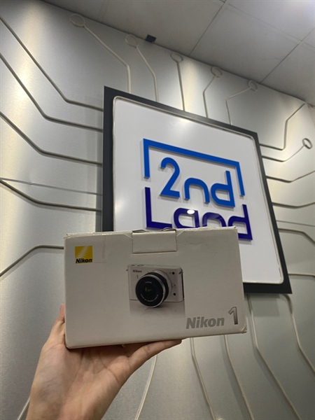 Máy ảnh Nikon 1 J1 - Màu trắng - Ngoại hình: 97% - Màn ám - Kèm box + 1 sạc + 1 pin