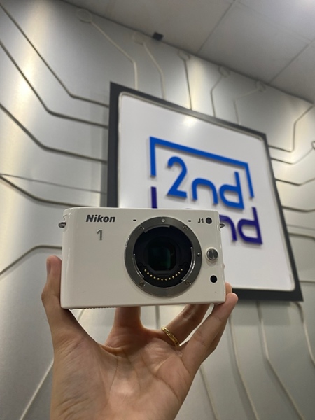 Máy ảnh Nikon 1 J1 - Màu trắng - Ngoại hình: 97% - Màn ám - Kèm box + 1 sạc + 1 pin 1