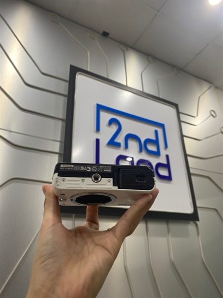 Máy ảnh Nikon 1 J1 - Màu trắng - Ngoại hình: 97% - Màn ám - Kèm box + 1 sạc + 1 pin 3