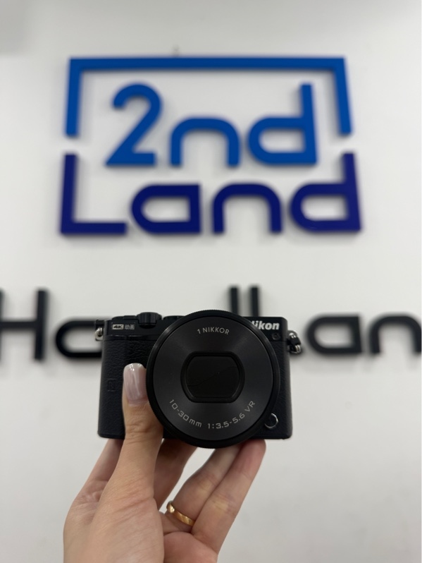 Máy ảnh Nikon 1 J5 - Màu đen - Ngoại hình 98% - Kèm pin , sạc , thẻ 32GB , lens Nikkor 10-30mm 1:3.5-5.6VR