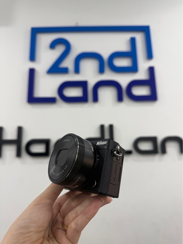 Máy ảnh Nikon 1 J5 - Màu đen - Ngoại hình 98% - Kèm pin , sạc , thẻ 32GB , lens Nikkor 10-30mm 1:3.5-5.6VR