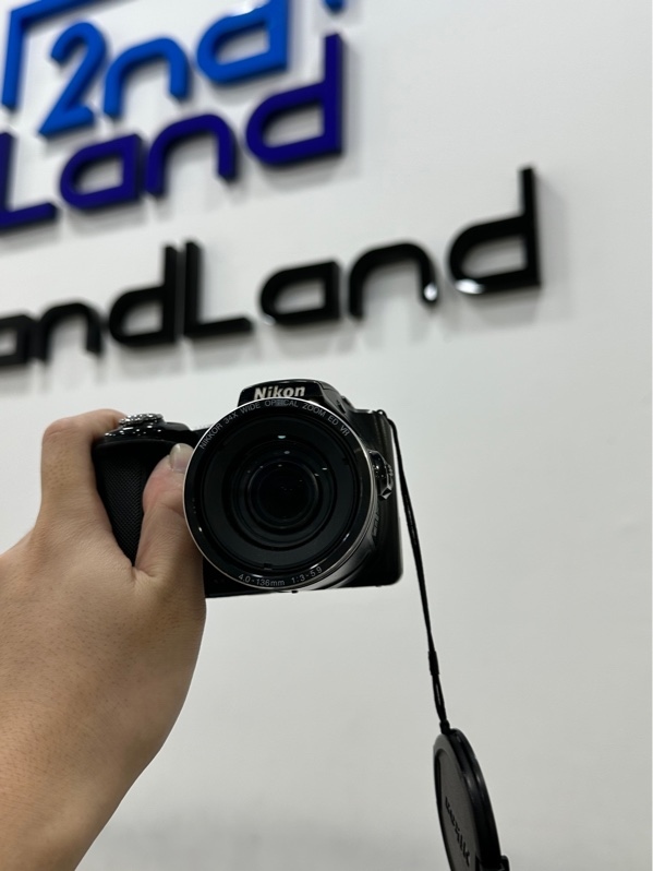 Máy ảnh Nikon Coolpix L830 - Màu đen - Ngoại hình: 97% - Màn trầy nhiều, ám vàng viền, mất nấp nhựa 2 bên thân, hết pin Cmos, chế độ quay video hư quay là bị đứng máy - Kèm túi + 8 pin AA